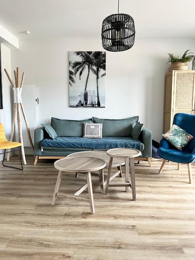 Superbe T3 De Standing, 300 M Et 100 M Commerces Appartement